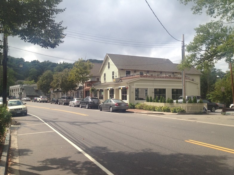 1353 Old Northern Blvd, Roslyn, NY for sale - Building Photo - Image 2 of 8