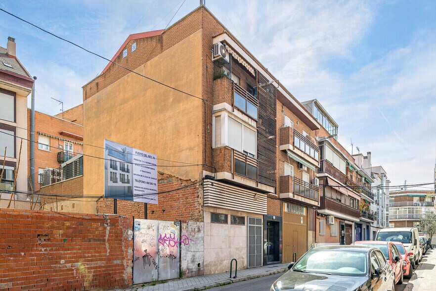 Retail in Madrid, Madrid for lease - Building Photo - Image 2 of 2