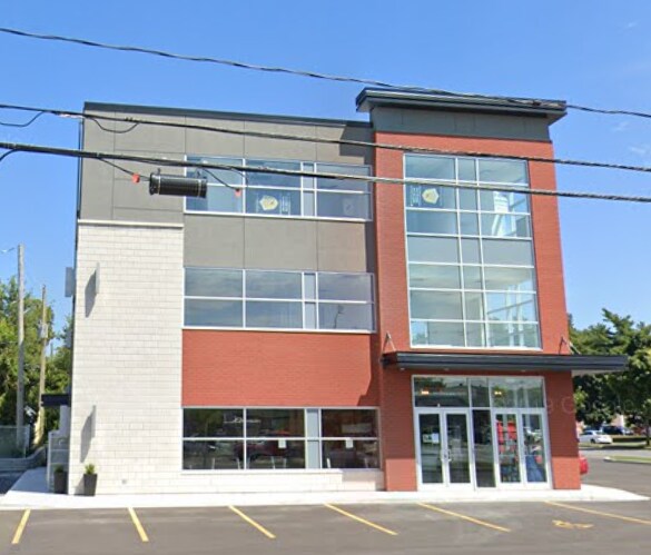 295 Boul Saint-Luc, St-Jean, QC for sale - Primary Photo - Image 1 of 1