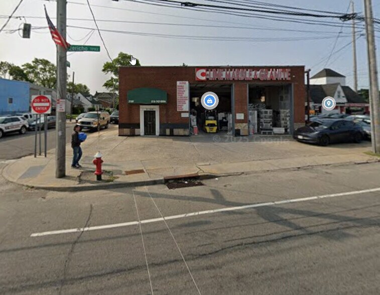 2100 Jericho Tpke, Garden City Park, NY à louer - Photo du bâtiment - Image 2 de 11