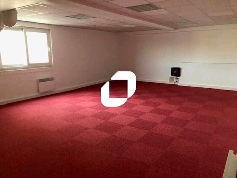 Retail in Maisons Alfort for lease - Interior Photo - Image 3 of 3