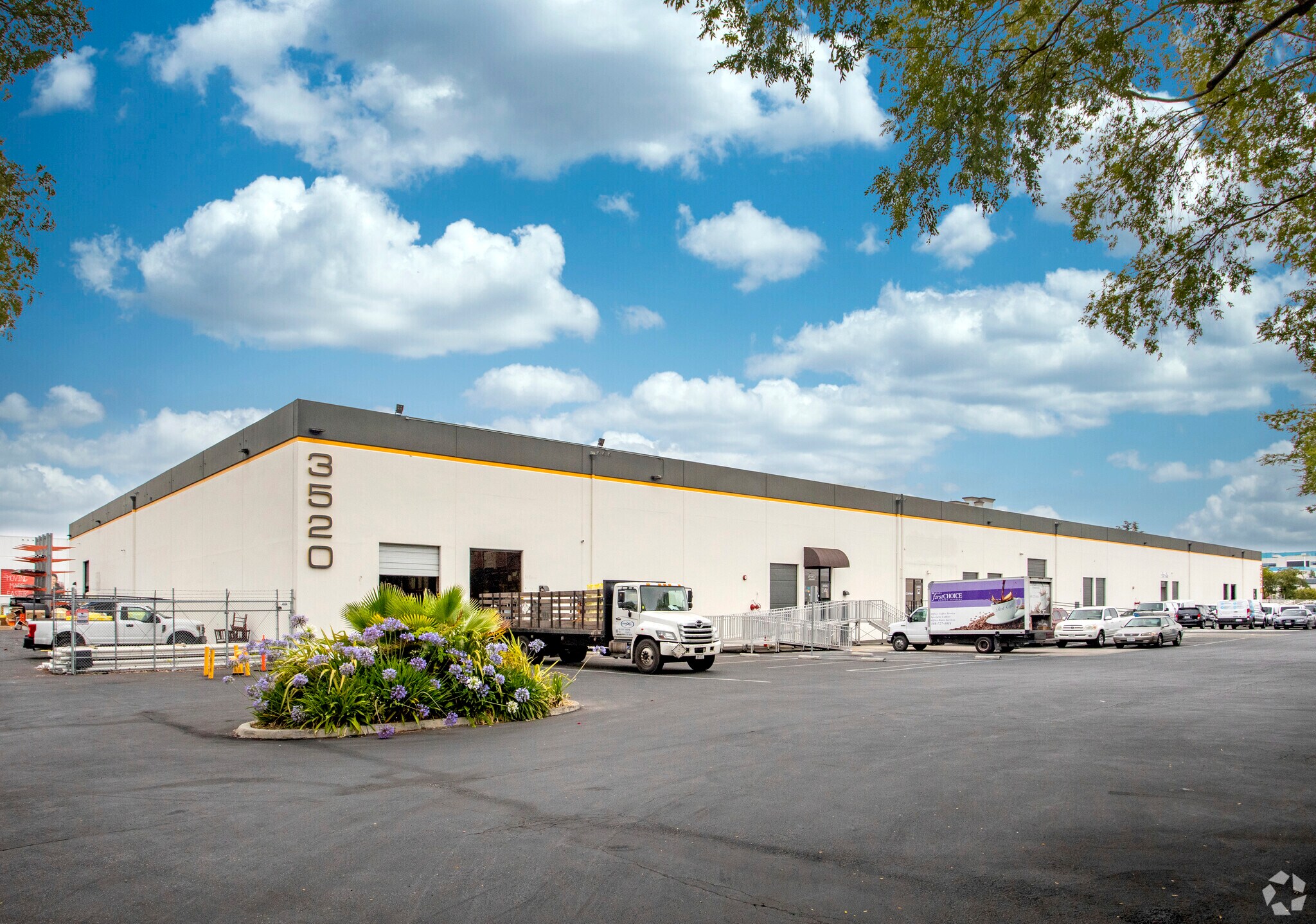 3520 Thomas Rd, Santa Clara, CA à louer Photo principale- Image 1 de 4