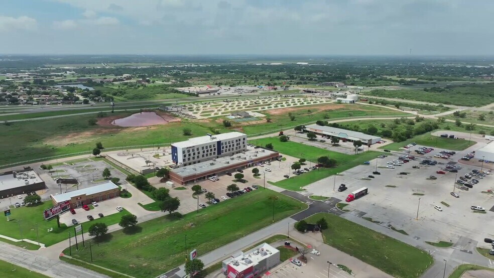 2400 Northwest Fwy, Wichita Falls, TX à vendre - Vidéo sur l’inscription commerciale - Image 2 de 5