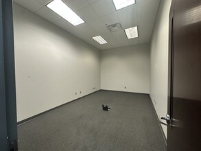 221 3rd Ave SE, Cedar Rapids, IA à louer Photo intérieure- Image 2 de 3