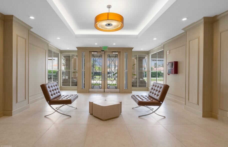 350 Royal Palm Way, Palm Beach, FL à louer - Photo intérieure - Image 2 de 12