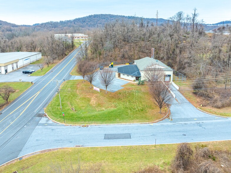 571 Industrial Dr, Lewisberry, PA for sale - Building Photo - Image 3 of 9