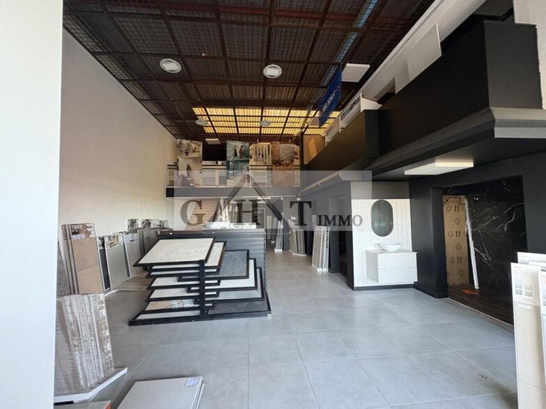 Retail in Boissise-le-Roi for lease - Interior Photo - Image 2 of 8