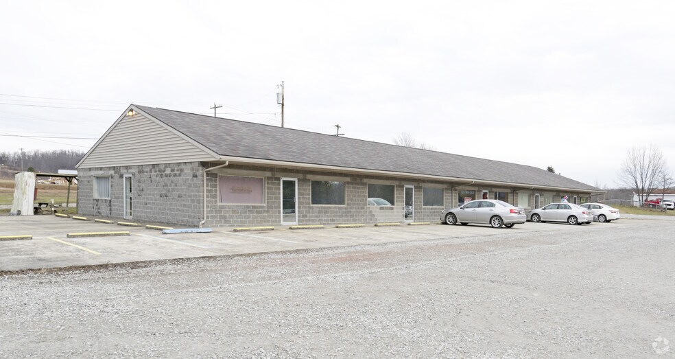 104 Carmichaels Plz, Carmichaels, PA for sale - Primary Photo - Image 1 of 2