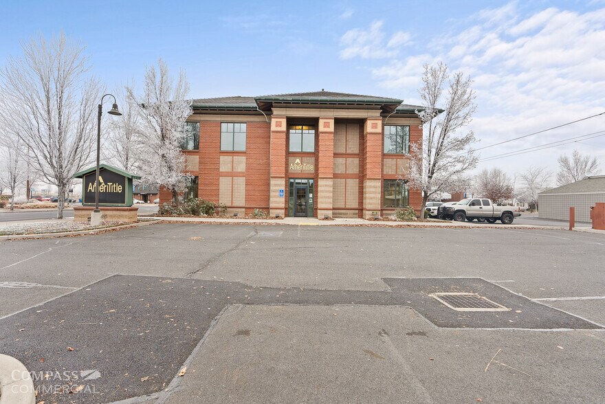 735 SW 6th St, Redmond, OR à louer - Photo du bâtiment - Image 2 de 30