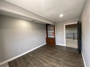 1002 W Huisache Ave, San Antonio, TX for lease Interior Photo- Image 2 of 2
