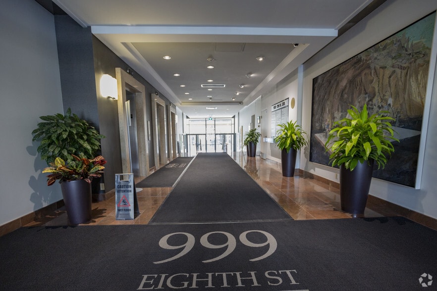 999 8th St SW, Calgary, AB à louer - Hall d’entrée - Image 2 de 7