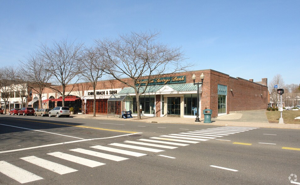 962-966 Farmington Ave, West Hartford, CT à vendre - Photo du bâtiment - Image 3 de 7