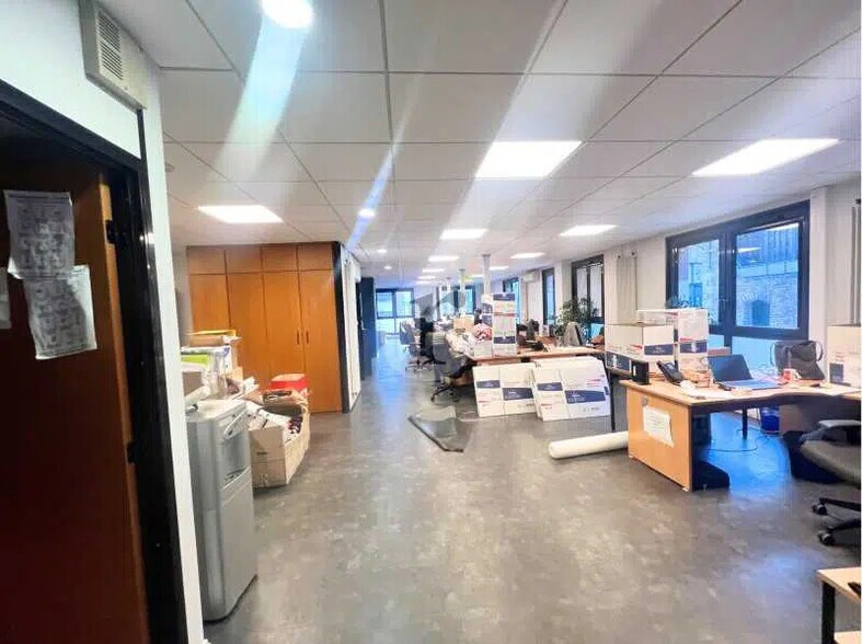 Office in Lille for lease - Building Photo - Image 1 of 5