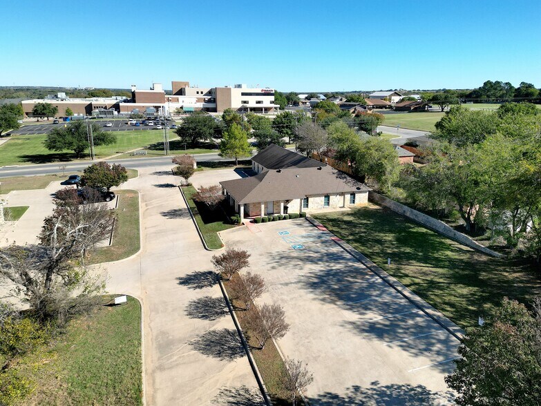 924 Foster Ln, Weatherford, TX à louer - Photo du bâtiment - Image 2 de 33