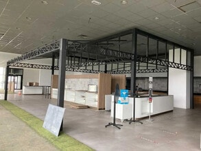 Flex in Rungis for lease Interior Photo- Image 2 of 6