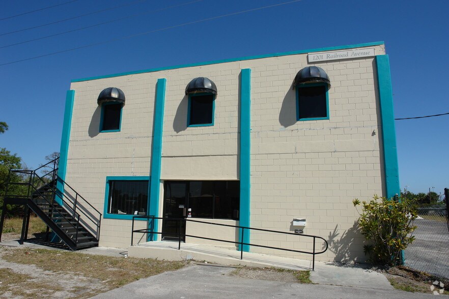 1201 Railroad Ave, Stuart, FL à vendre - Photo du bâtiment - Image 3 de 4