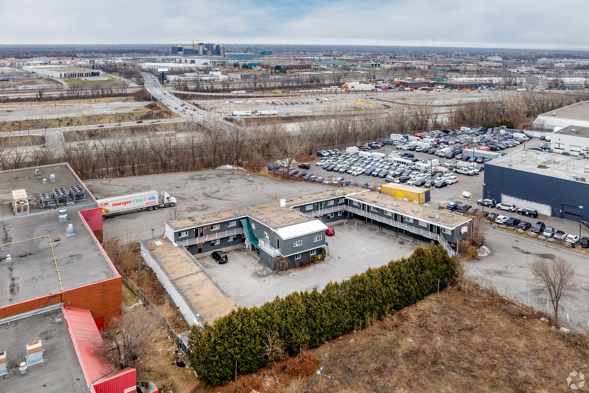 6960 Rue Saint-Jacques, Montréal, QC for sale Primary Photo- Image 1 of 1