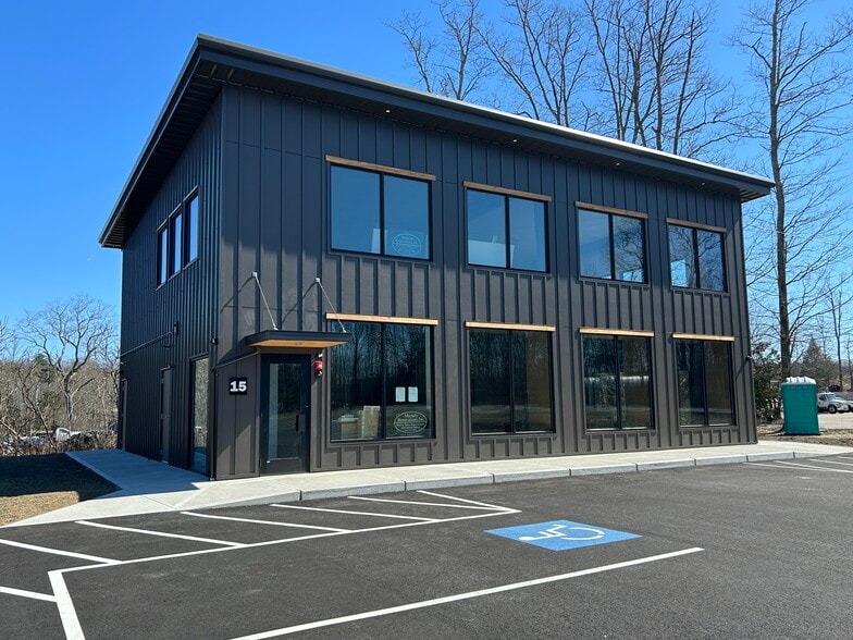 7 Maclellan Dr, Eliot, ME à louer - Photo du bâtiment - Image 1 de 4