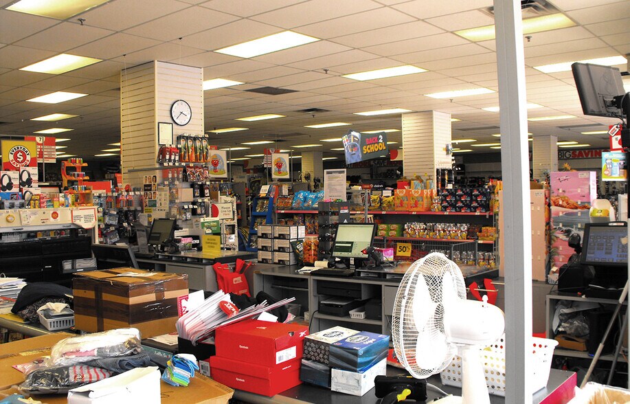 57-77 Main St, Flin Flon, MB à vendre - Photo du bâtiment - Image 2 de 4