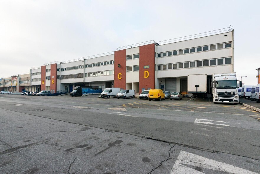 Flex in Saint-Ouen-sur-Seine for lease - Building Photo - Image 1 of 12