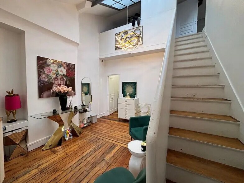 Office in Neuilly-sur-Seine for lease - Interior Photo - Image 2 of 4