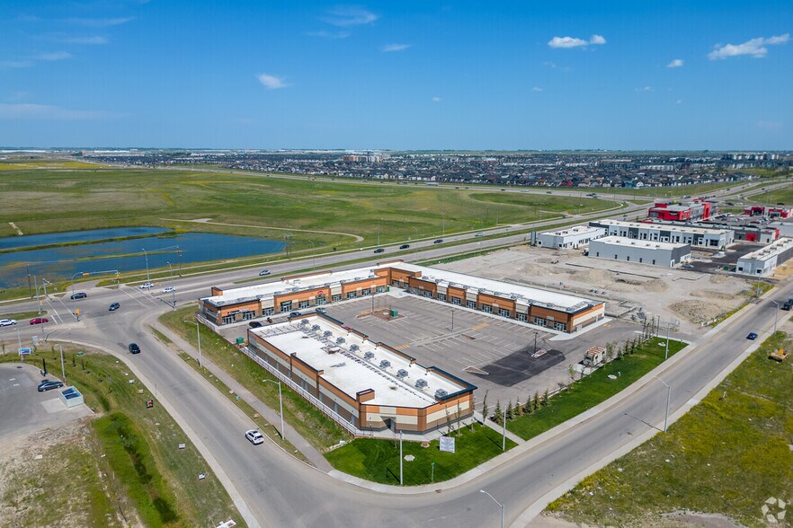 4058 109 Ave NE, Calgary, AB à louer - Photo du bâtiment - Image 2 de 9