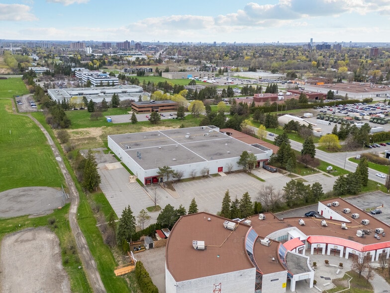 2355 St Laurent Blvd, Ottawa, ON for sale - Building Photo - Image 2 of 5