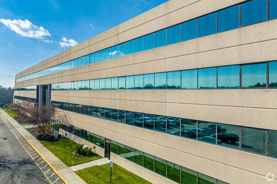 1000 Woodbury Rd, Woodbury, NY for lease - Building Photo - Image 3 of 14