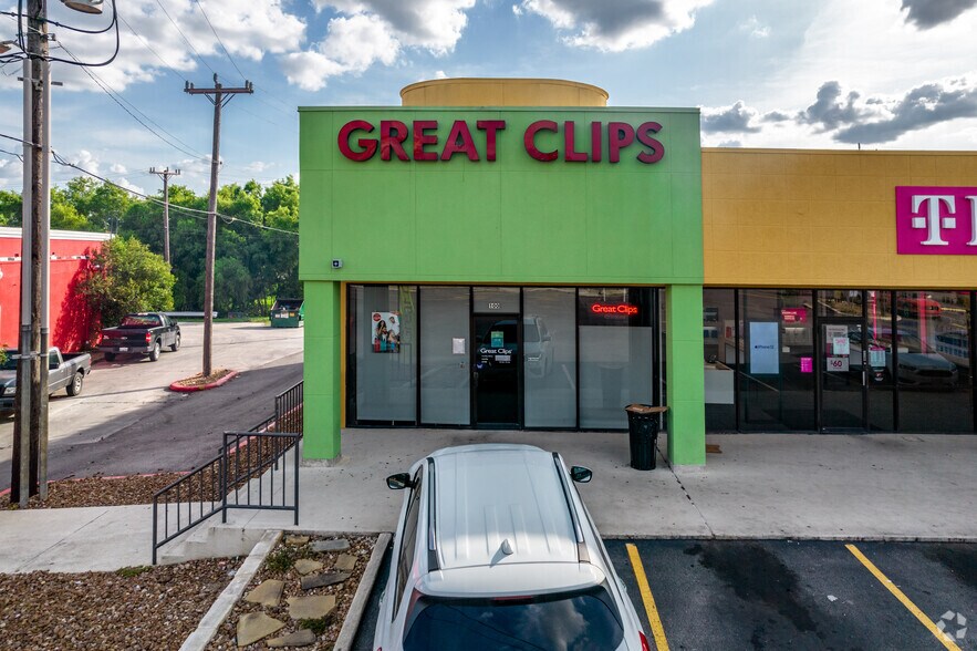 13909 Nacogdoches Rd, San Antonio, TX à louer - Photo du bâtiment - Image 2 de 27