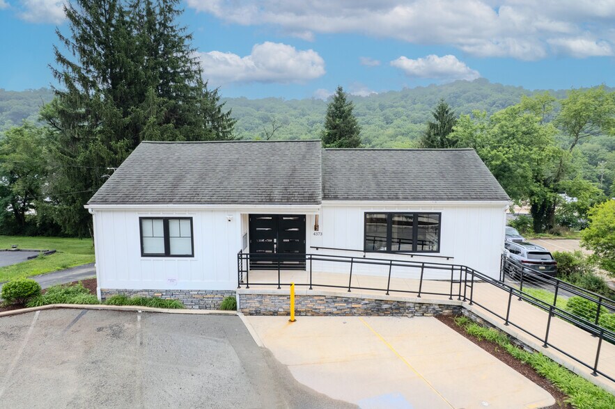 4373 Old William Penn Hwy, Murrysville, PA for lease - Primary Photo - Image 1 of 36