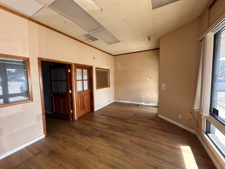 2011-2037 N Main St, Salinas, CA à louer - Photo intérieure - Image 2 de 8