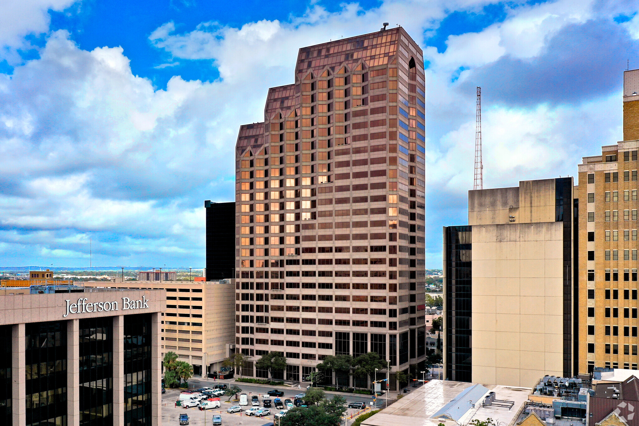 300 Convent St, San Antonio, TX for lease Building Photo- Image 1 of 10