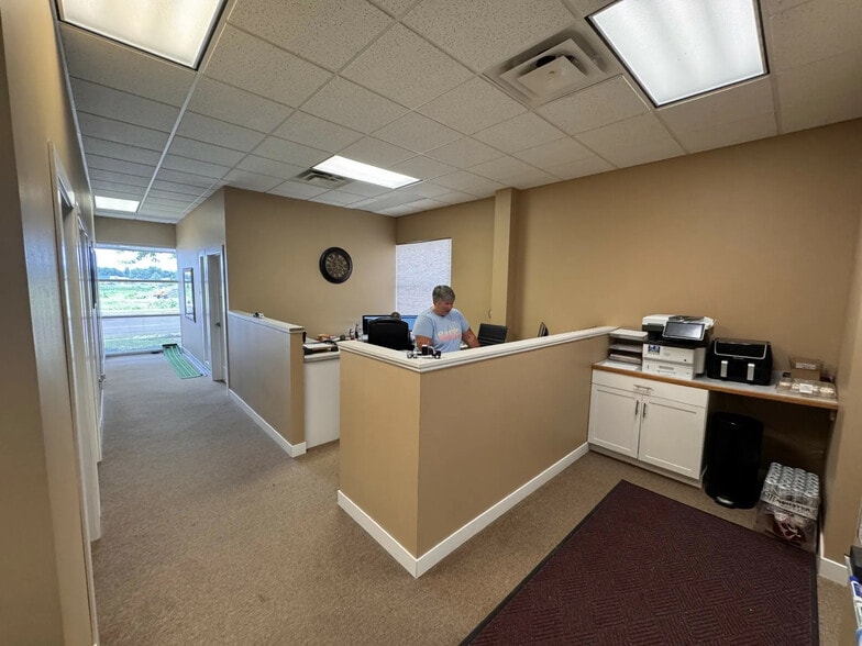 2200 W 49th St, Sioux Falls, SD for lease - Interior Photo - Image 3 of 7