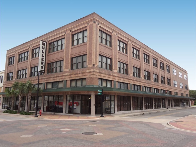 625 Ryan St, Lake Charles, LA à vendre - Photo du bâtiment - Image 2 de 70