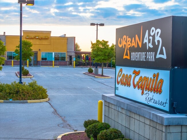 Plus de détails pour 2423 N Kossow Rd, Waukesha, WI - Commerce de détail à vendre