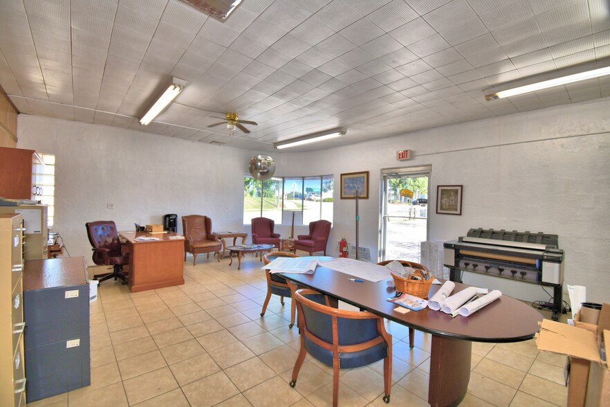 103-105 S Scenic Hwy, Frostproof, FL for sale - Interior Photo - Image 2 of 5