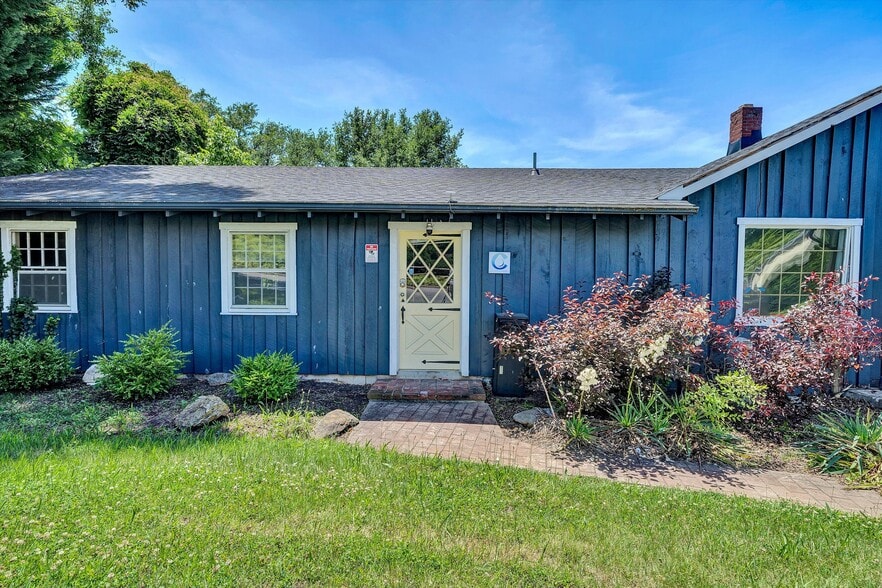 2302 Winthrop Ave SW, Roanoke, VA for sale - Building Photo - Image 2 of 13
