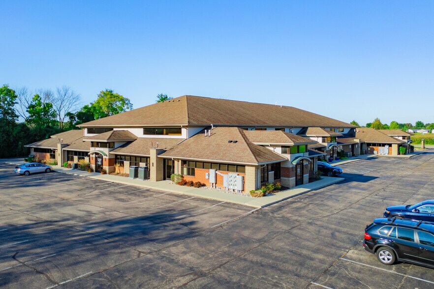 45200 Card Rd, Macomb Township, MI à louer - Photo du bâtiment - Image 2 de 20