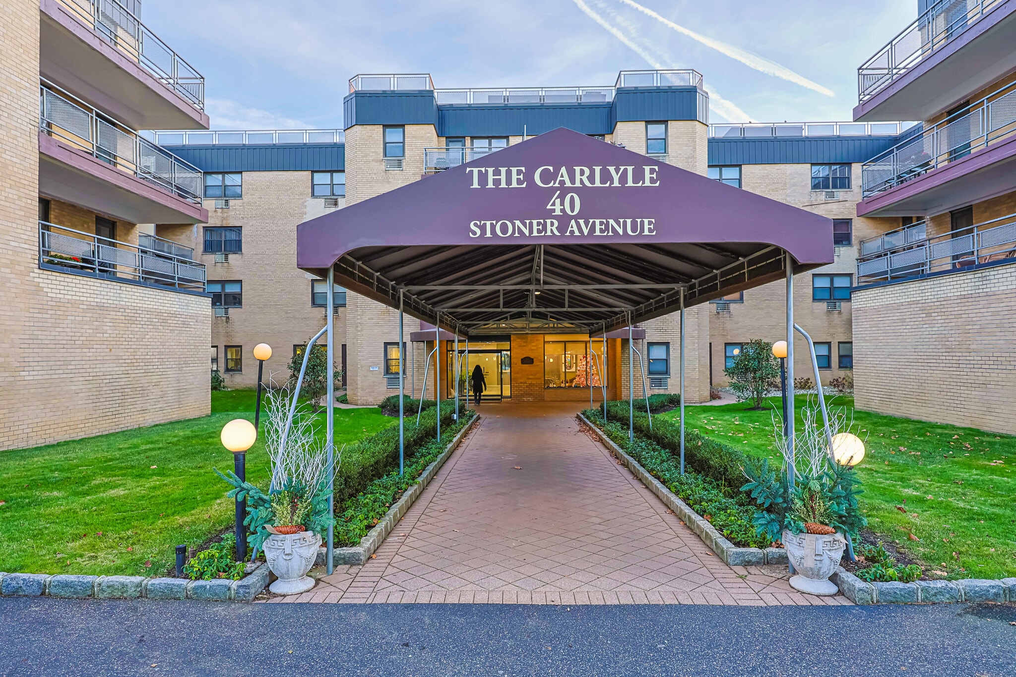 40 Stoner Ave, Great Neck, NY à vendre Photo principale- Image 1 de 13