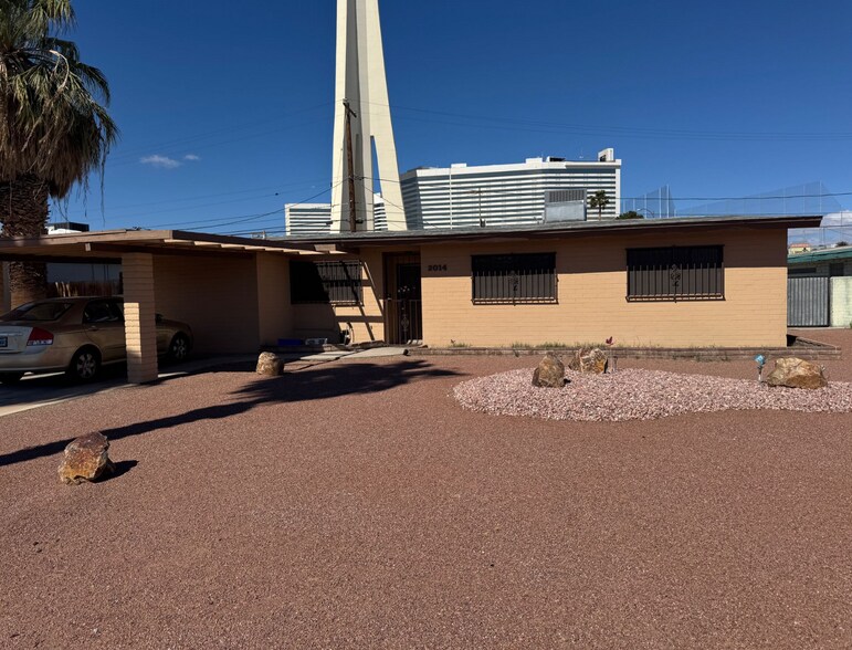 2014 Santa Clara Dr, Las Vegas, NV à vendre - Photo du bâtiment - Image 2 de 7