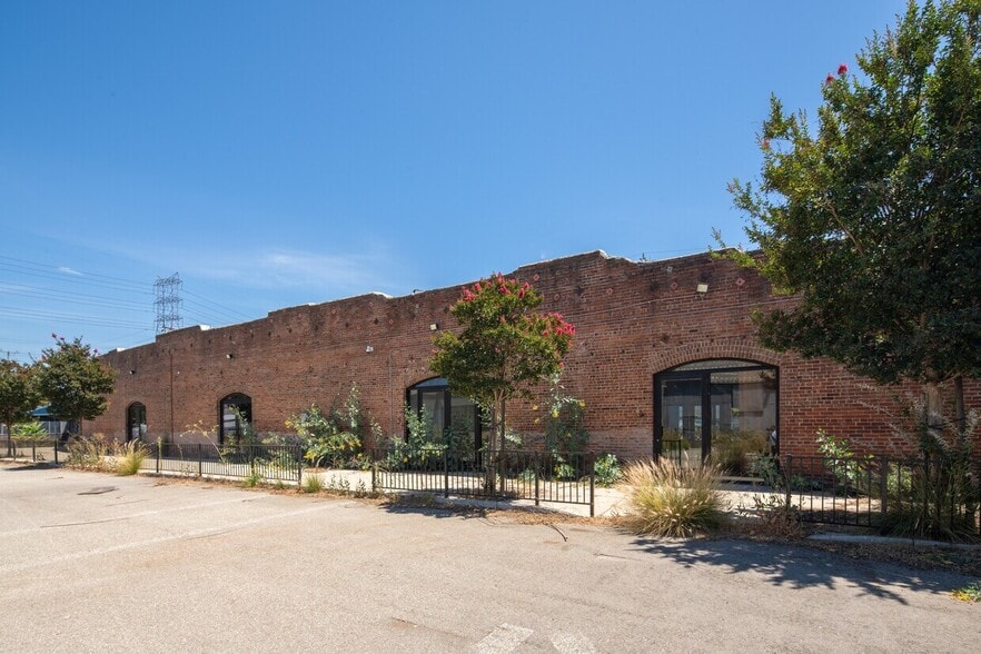 2145-2159 Sacramento St, Los Angeles, CA for sale - Building Photo - Image 3 of 3