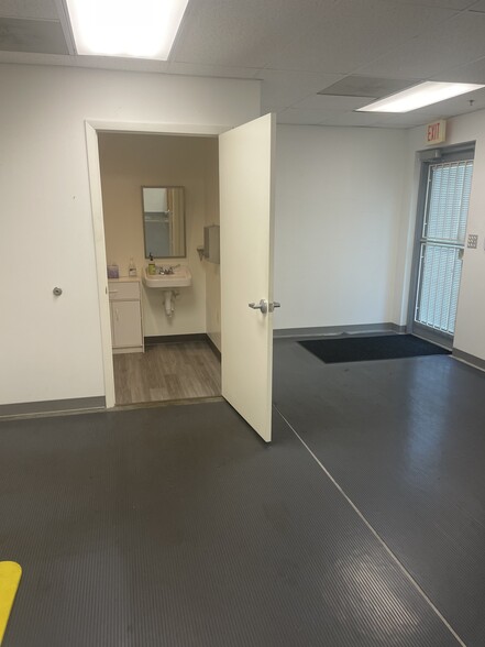 5401 N Haverhill Rd, West Palm Beach, FL for sale - Building Photo - Image 2 of 41