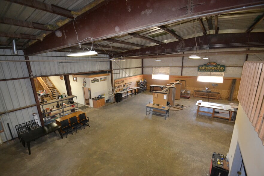 6915 Raywood Rd, Monona, WI for sale - Interior Photo - Image 3 of 30