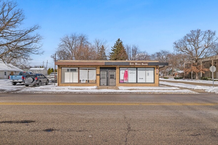 1104 W Glen Flora Ave, Waukegan, IL for sale - Primary Photo - Image 1 of 7