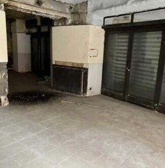 Plus de détails pour Multi-résidentiel à vendre