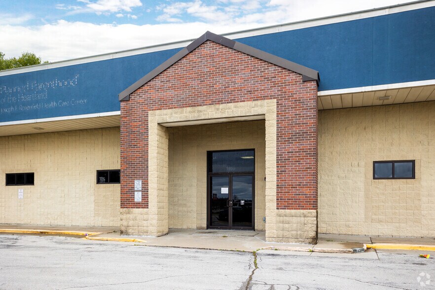 1000-1050 E Army Post Rd, Des Moines, IA for lease - Building Photo - Image 2 of 4