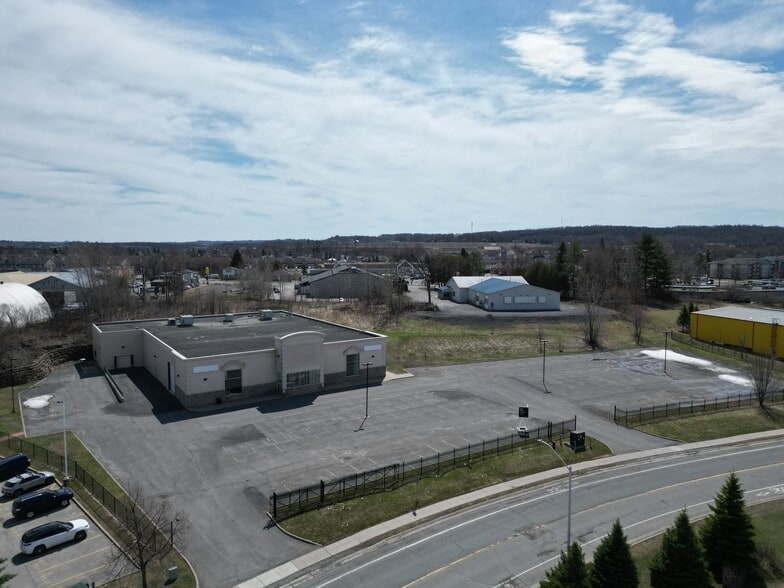 2747 Chamberland St, Rockland, ON for lease - Building Photo - Image 3 of 25