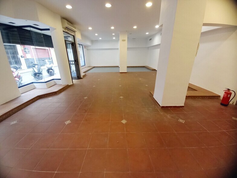 Retail in Córdoba for sale - Interior Photo - Image 1 of 8