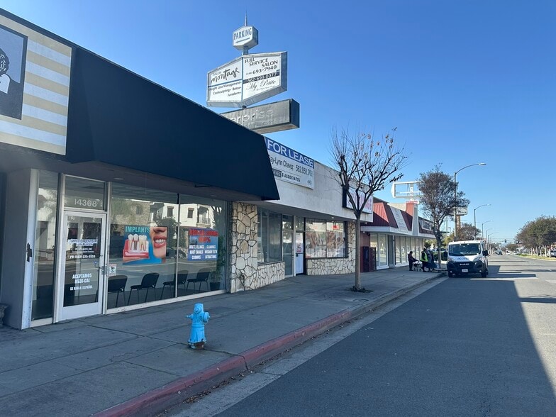 14364-14366 Whittier Blvd, Whittier, CA for lease - Building Photo - Image 2 of 9