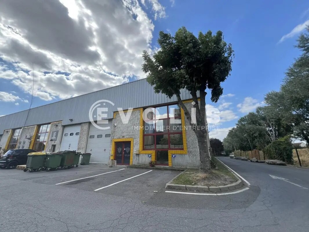 Office in Bondy for lease Building Photo- Image 1 of 15